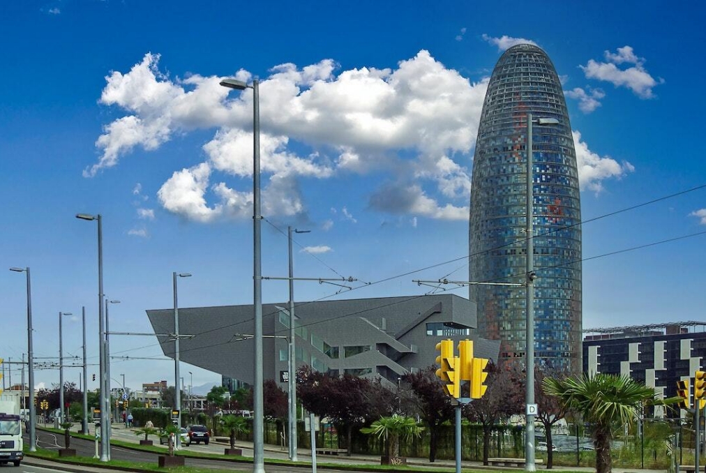 La contratación de oficinas en Barcelona aumenta un 21%